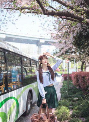 免费观着女人高潮视频_十万网红美女美酱